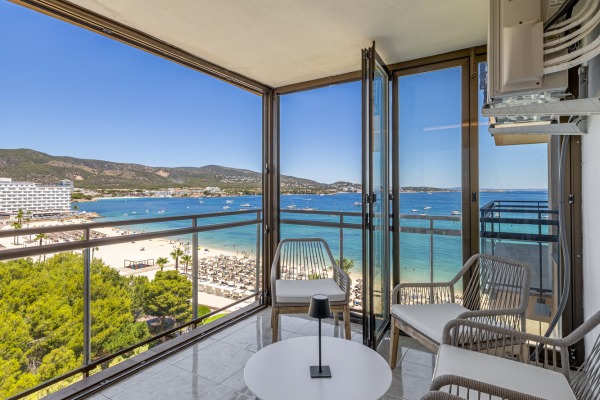 Hochwertig saniertes Apartment direkt am Strand von Palmanova