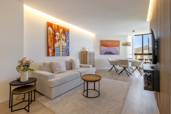 Hochwertig saniertes Apartment direkt am Strand von Palmanova Bild 3