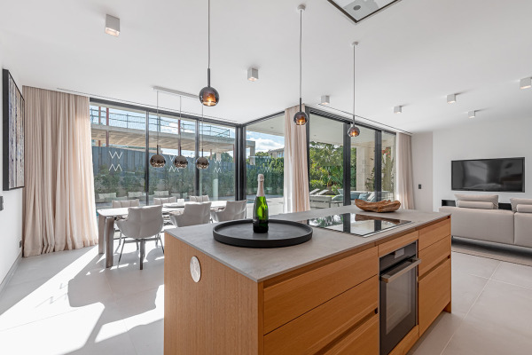 Neubauvillen in moderner Architektur mit Teilmeerblick Bild 5