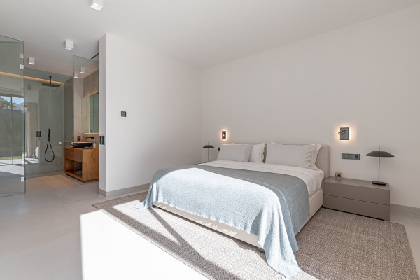 Neubauvillen in moderner Architektur mit Teilmeerblick Bild 9