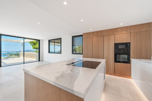 Elegante Luxusvilla  in privilegierter Lage mit beeindruckendem Meerblick Bild 4