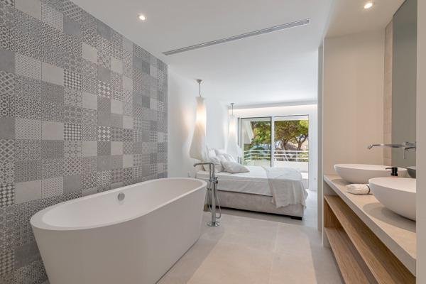 Hochwertig modernisiertes Penthouse in exklusiver Anlage direkt am Meer Bild 9