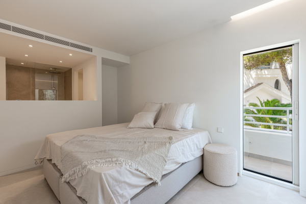 Hochwertig modernisiertes Penthouse in exklusiver Anlage direkt am Meer Bild 10