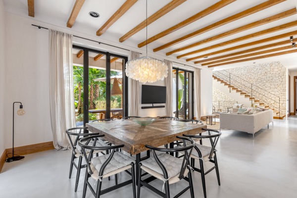 Luxusvilla mit zeitloser Architektur & modernster Ausstattung Bild 5