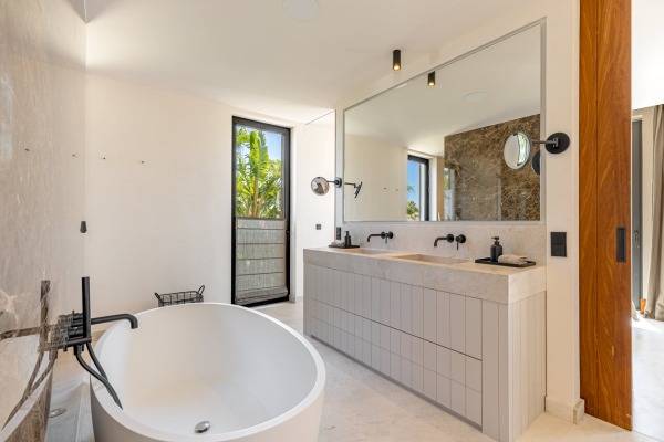 Luxusvilla mit zeitloser Architektur & modernster Ausstattung Bild 10