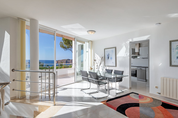 Außergewöhnliche Architektenvilla mit wunderschönem Meerblick Bild 4