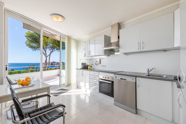 Außergewöhnliche Architektenvilla mit wunderschönem Meerblick Bild 5