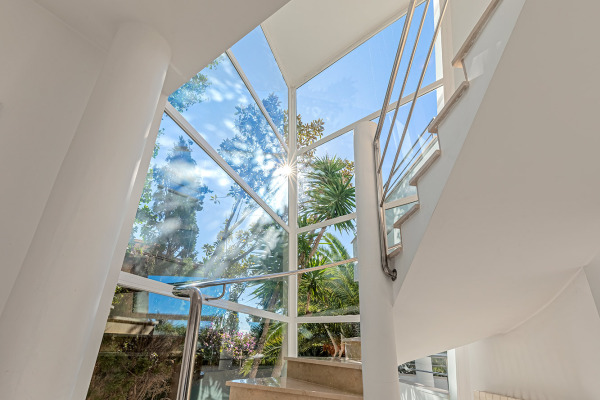 Außergewöhnliche Architektenvilla mit wunderschönem Meerblick Bild 6