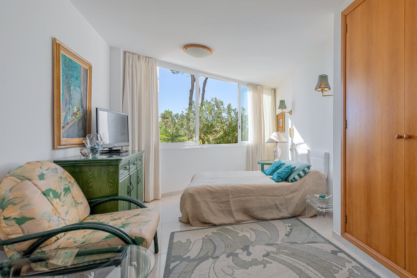 Außergewöhnliche Architektenvilla mit wunderschönem Meerblick Bild 12