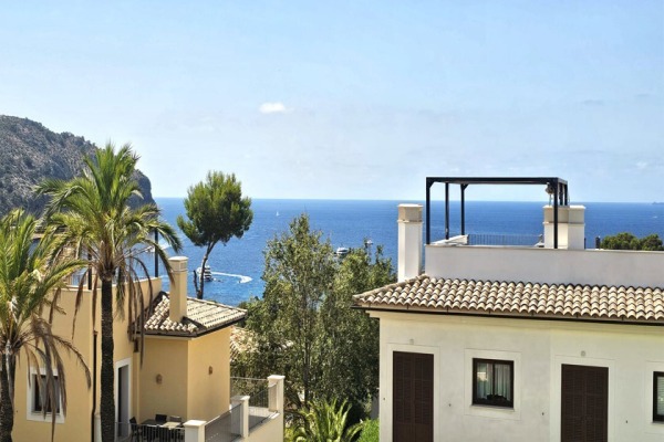 Mediterranes Reihenhaus mit herrlichem Blick auf das Meer von der Dachterrasse Bild 2