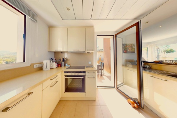 Mediterranes Reihenhaus mit herrlichem Blick auf das Meer von der Dachterrasse Bild 7