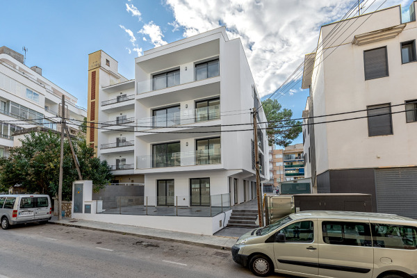 Kernsaniertes Apartmenthaus mit mehreren Wohnungen und Büroräumen Bild 2