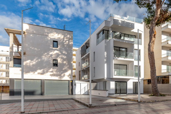 Kernsaniertes Apartmenthaus mit mehreren Wohnungen und Büroräumen Bild 3