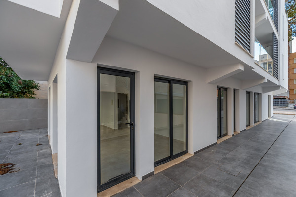 Kernsaniertes Apartmenthaus mit mehreren Wohnungen und Büroräumen Bild 4