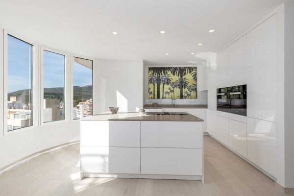 Komplett renoviertes Penthouse mit Weit-Meerblick Bild 4