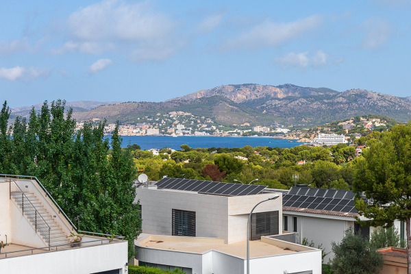 Moderne Luxusvilla mit Meerblick in Santa Ponsa Bild 2