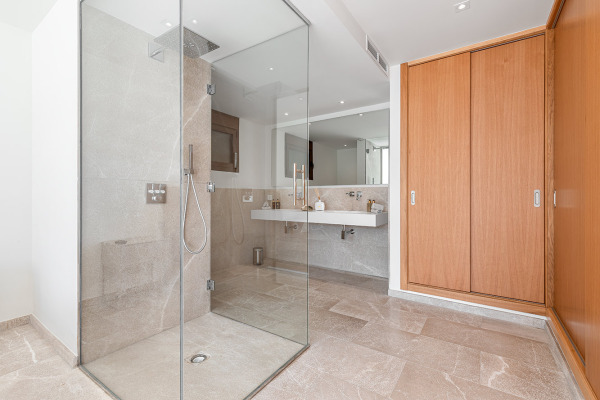 Moderne Luxusvilla mit Meerblick in Santa Ponsa Bild 11