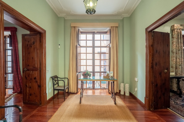 Historischer Stadtpalast aus dem 19. Jahrhundert in der Altstadt von Palma Bild 6