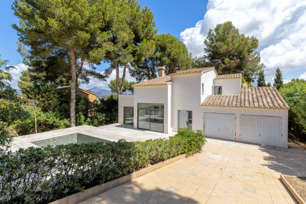 Komplett renovierte Villa mit Ferienvermietungslizenz in Santa Ponsa Bild 4