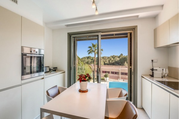 Moderne, möblierte Wohnung in einer kleinen Anlage in Cala Mayor Bild 2