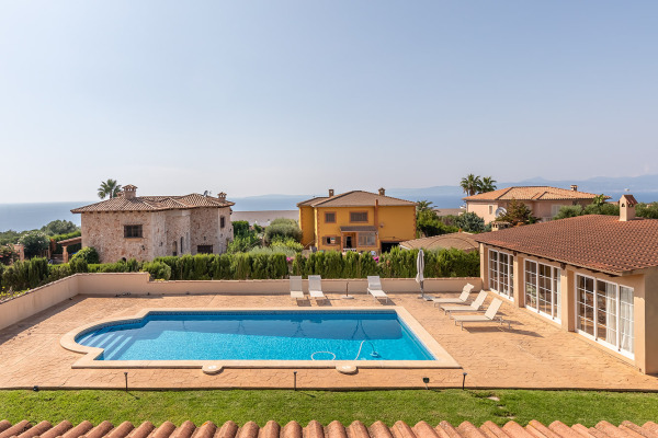 Großzügige Villa mit Meerblick, Poolhaus und Ferienvermietungslizenz Bild 2