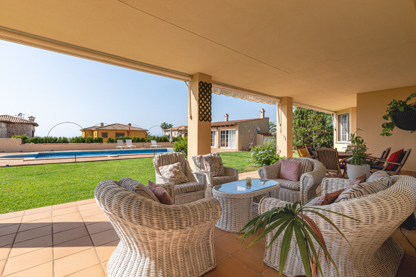 Großzügige Villa mit Meerblick, Poolhaus und Ferienvermietungslizenz Bild 5