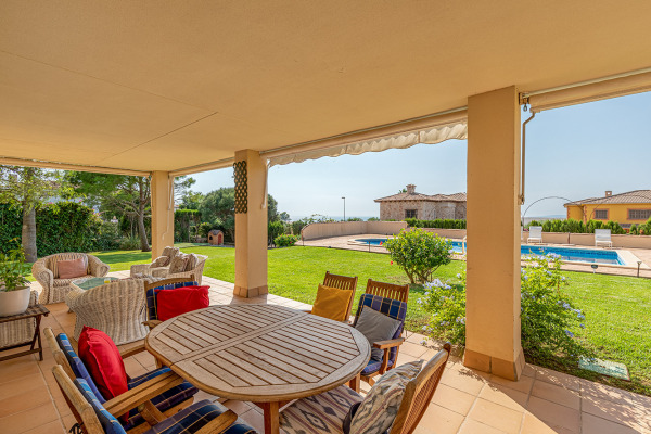 Großzügige Villa mit Meerblick, Poolhaus und Ferienvermietungslizenz Bild 6