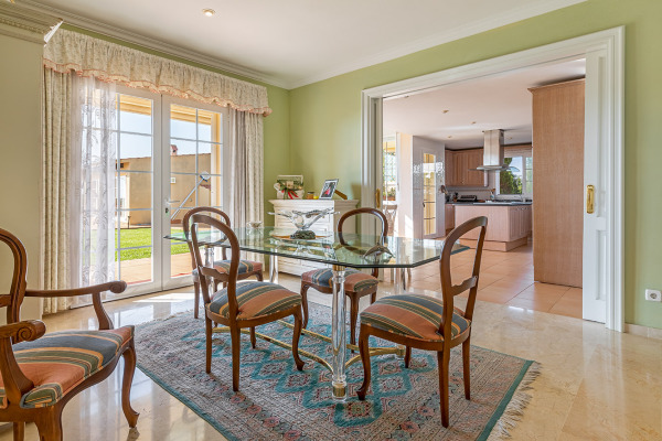 Großzügige Villa mit Meerblick, Poolhaus und Ferienvermietungslizenz Bild 8