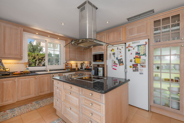 Großzügige Villa mit Meerblick, Poolhaus und Ferienvermietungslizenz Bild 9