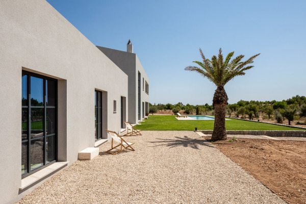 Exklusive Neubaufinca im modernen Design und mit Pool Bild 2