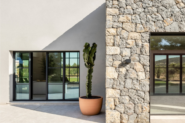 Exklusive Neubaufinca im modernen Design und mit Pool Bild 12