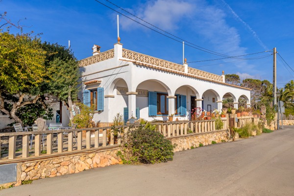 Mediterrane Villa mit Südwestausrichtung direkt am Meer in Cala Figuera Bild 2