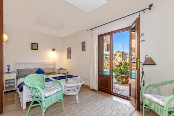 Mediterrane Villa mit Südwestausrichtung direkt am Meer in Cala Figuera Bild 9