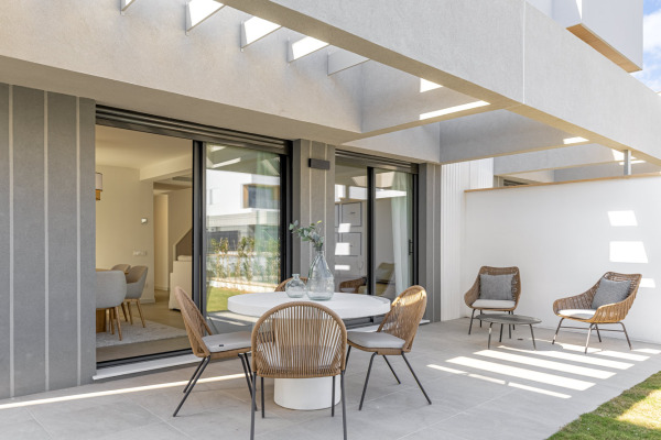 Neubau Doppelhaushälften mit privatem Pool und Teilmeerblick Bild 4