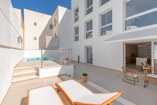 Neuwertiges Apartment mit privatem Pool zur Langzeitmiete
