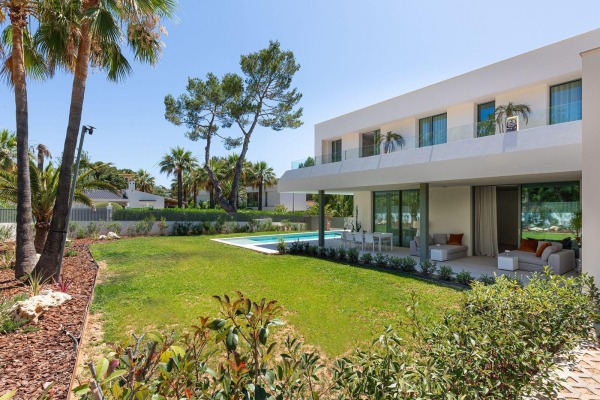 Moderne Luxus-Neubauvilla in begehrter Lage von Santa Ponsa im Südwesten