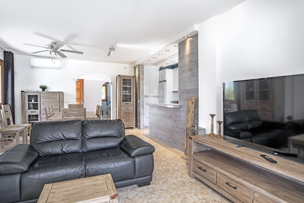 Doppelhaus mit zwei Wohneinheiten und gemeinsamem Pool in Cala Pi Bild 7