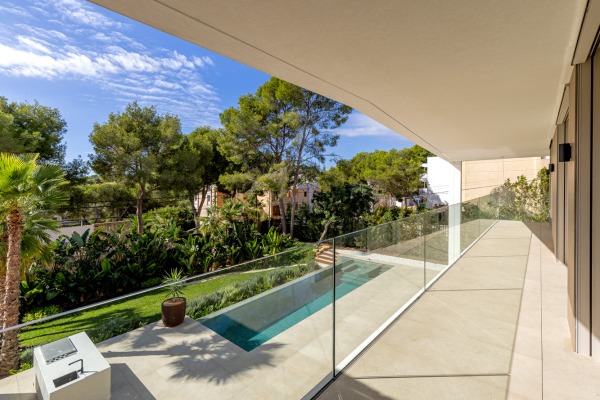 Neugebaute Luxusvilla in Santa Ponsa im Südwesten Mallorcas Bild 2