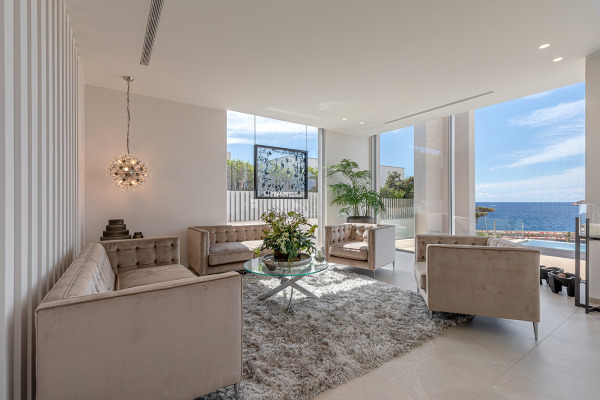 Exklusive Luxusvilla in 1. Meereslinie oberhalb Port Adriano Bild 2