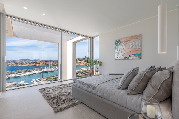 Exklusive Luxusvilla in 1. Meereslinie oberhalb Port Adriano Bild 7