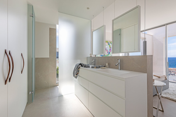 Exklusive Luxusvilla in 1. Meereslinie oberhalb Port Adriano Bild 8