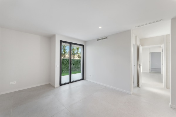 Moderne Neubauvillen mit Pool fußläufig zum Strand in Cala Murada Bild 5