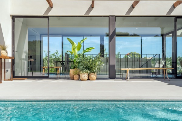 Moderne Neubauvillen mit Pool fußläufig zum Strand in Cala Murada Bild 7