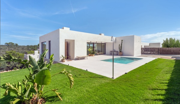 Moderne Neubauvillen mit Pool fußläufig zum Strand in Cala Murada Bild 8