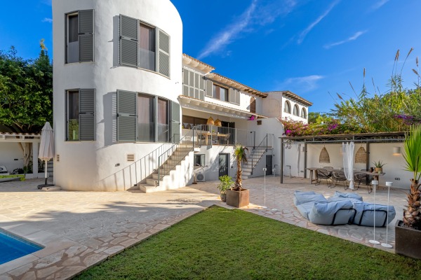 Exklusive Doppelhaushälfte mit Ferienvermietlizenz und Teilmeerblick