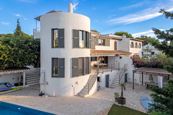 Exklusive Doppelhaushälfte mit Ferienvermietlizenz und Teilmeerblick Bild 2