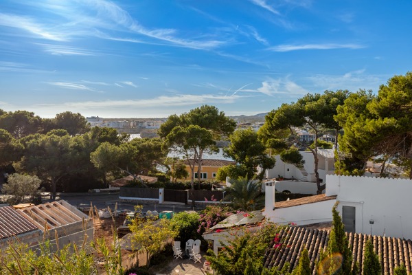 Exklusive Doppelhaushälfte mit Ferienvermietlizenz und Teilmeerblick Bild 3