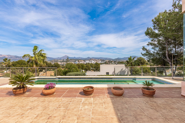 Außergewöhnliche Villa mit wunderschönem Panoramablick in Santa Ponsa Bild 2