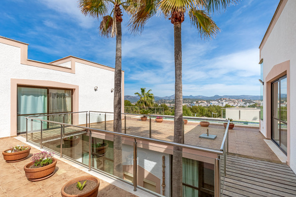 Außergewöhnliche Villa mit wunderschönem Panoramablick in Santa Ponsa Bild 3