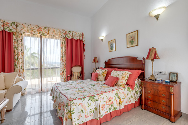 Außergewöhnliche Villa mit wunderschönem Panoramablick in Santa Ponsa Bild 8